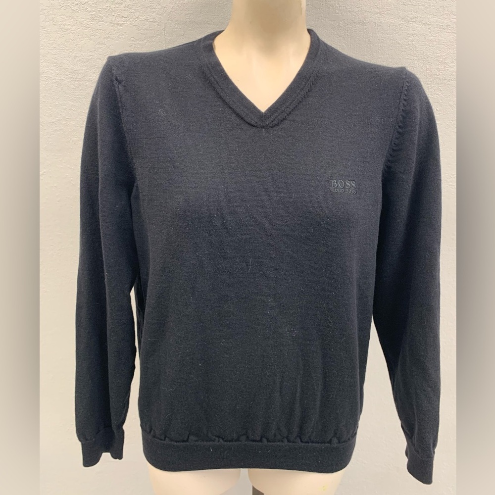 Hugo Boss Men's Black V-Neck Sweater.  Size Large